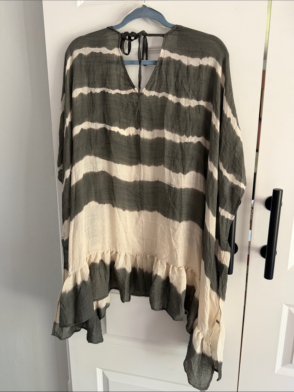 Striped Tie-Dye Kaftan Tunic in gray & Cream 1X/2X - Picture 4 of 5
